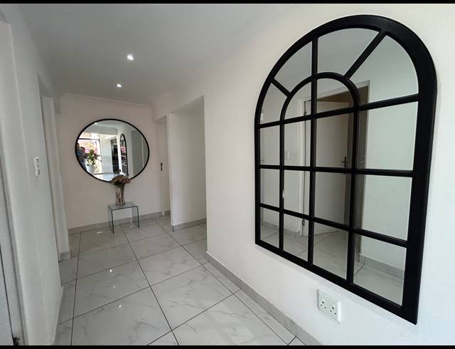 4 BEDROOM FREESTANDING FOR SALE IN PALM LAKES ESTATE